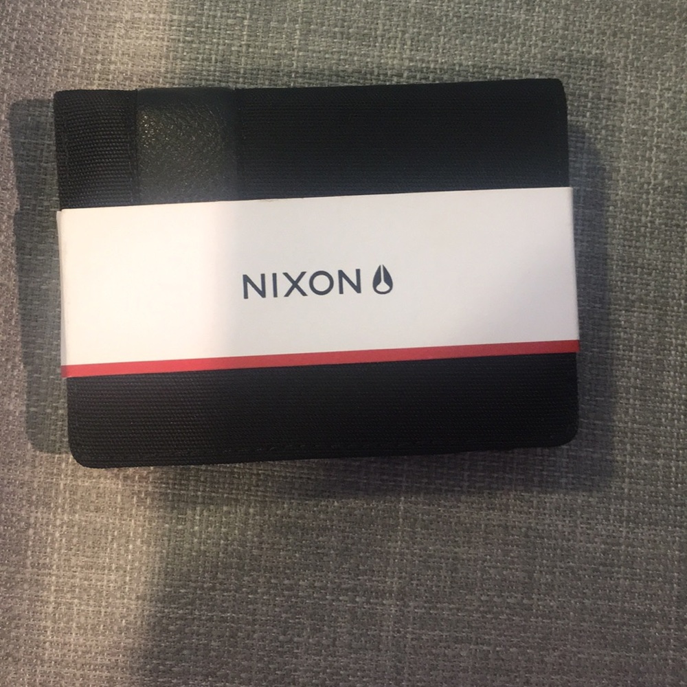 Nixon wallet